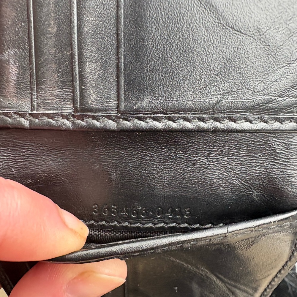 🔥Gucci (Authentic) GG Emblem bi-fold wallet - Picture 9 of 15